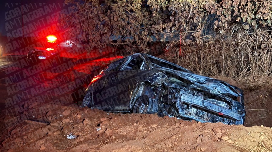 Imagem: Carro incendiado na MT 383 Corpo carbonizado em veículo pode ser de motorista de aplicativo desaparecido em Rondonópolis