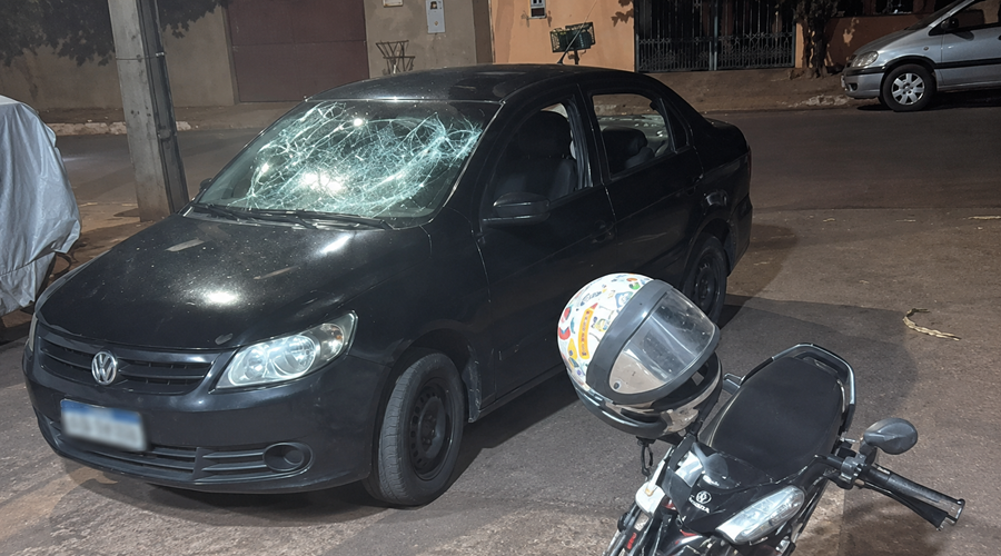 Imagem: ChatGPT Image 27 de jul. de 2026 15 42 47 Exaltada, mulher quebra vidros do carro do ex-companheiro em frente à casa da atual namorada