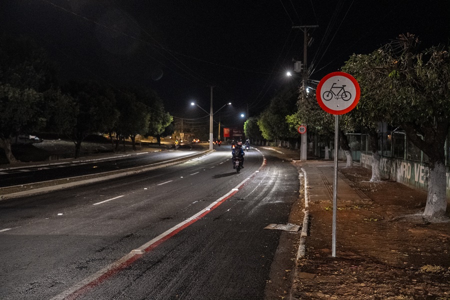 Imagem: Ciclovia Prefeitura inova com sinalização de led em ciclofaixa na Avenida dos Estudantes Imagem: Ciclovia Prefeitura inova com sinalização de led em ciclofaixa na Avenida dos Estudantes