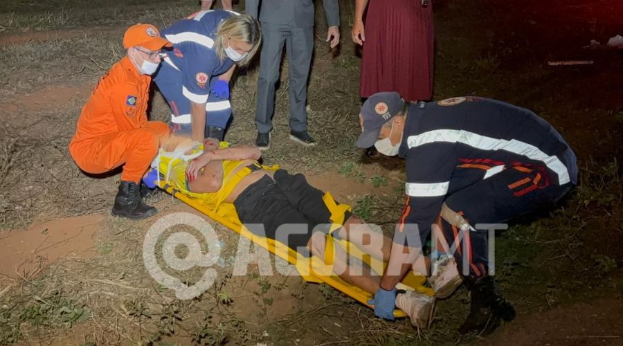 Imagem: ENQUADRAMENTO SITE 12 Grave acidente entre Duster e motocicleta deixa motociclista ferido no Anel Viário de Rondonópolis Imagem: ENQUADRAMENTO SITE 12 Grave acidente entre Duster e motocicleta deixa motociclista ferido no Anel Viário de Rondonópolis