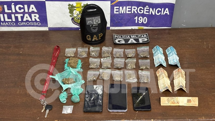 Imagem: Entorpecentes e celulares apreendidos Polícia Militar prende casal com drogas e celulares no Residencial Magnólia em Rondonópolis Imagem: Entorpecentes e celulares apreendidos Polícia Militar prende casal com drogas e celulares no Residencial Magnólia em Rondonópolis