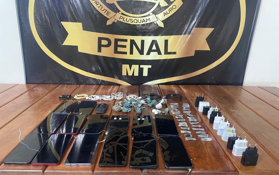 Imagem: Material ilicito apreendido na Mata Grande Polícia Penal intensifica fiscalização e apreende drogas e celulares na Mata Grande em Rondonópolis