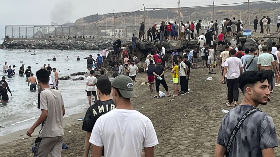 Imagem: Migrantes na Espanha Travessia para Ceuta deixa 24 mortos e leva Espanha a enviar Exército Imagem: Migrantes na Espanha Travessia para Ceuta deixa 24 mortos e leva Espanha a enviar Exército