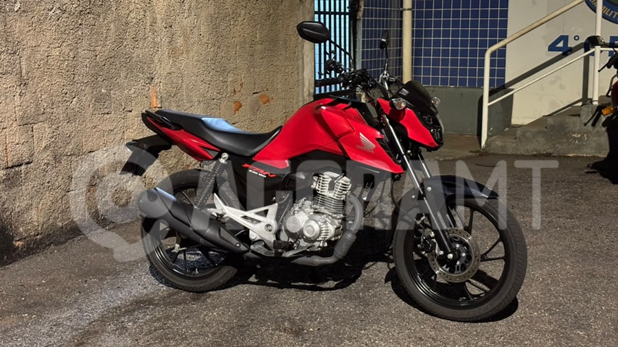 Imagem: Moto apreendida no residencial Magnolia Polícia Militar prende casal com drogas e celulares no Residencial Magnólia em Rondonópolis Imagem: Moto apreendida no residencial Magnolia Polícia Militar prende casal com drogas e celulares no Residencial Magnólia em Rondonópolis