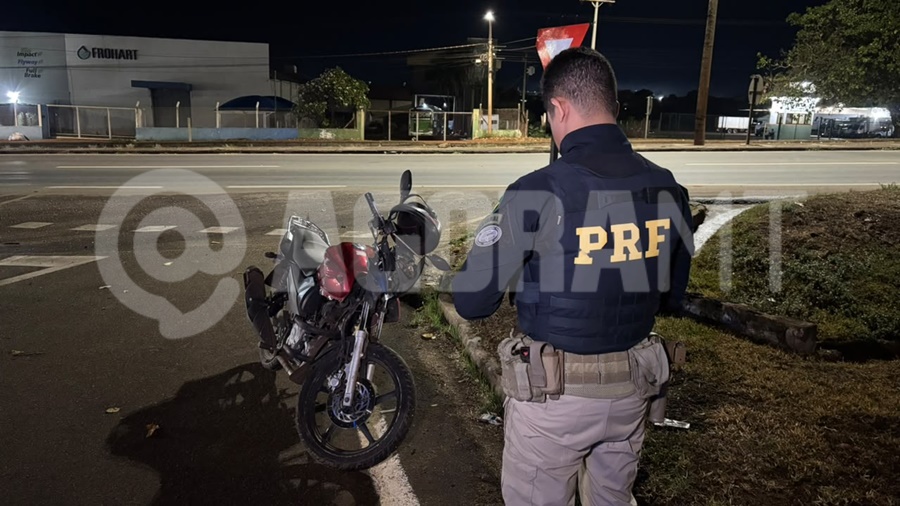 Imagem: Moto envolvida no acidente Carro e moto ficam danificados após acidente na BR-364 em Rondonópolis; motociclista foi socorrido Imagem: Moto envolvida no acidente Carro e moto ficam danificados após acidente na BR-364 em Rondonópolis; motociclista foi socorrido