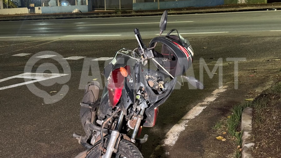 Imagem: Moto ficou com a parte frontal danificada Carro e moto ficam danificados após acidente na BR-364 em Rondonópolis; motociclista foi socorrido Imagem: Moto ficou com a parte frontal danificada Carro e moto ficam danificados após acidente na BR-364 em Rondonópolis; motociclista foi socorrido