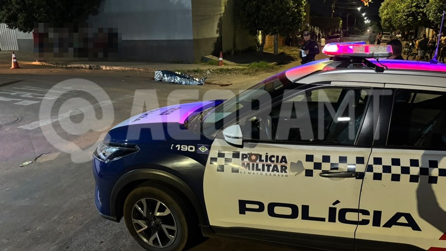 Imagem: Policia Militar no local do homicidio Adolescente de 17 anos é assassinado a tiros no bairro Serra Dourada em Rondonópolis