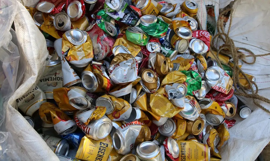 Imagem: Reciclaveis latinhas Quatro em cada 10 brasileiros nunca ouviram falar em economia circular