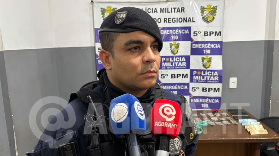Imagem: Sargento Sampaio GAP aprende dupla suspeita por tráfico de drogas e tira de circulação drogas e moto irregular Imagem: Sargento Sampaio GAP aprende dupla suspeita por tráfico de drogas e tira de circulação drogas e moto irregular