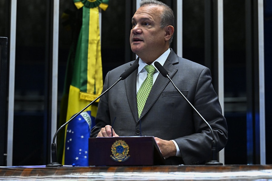 Imagem: Senador Wellington Fagundes Após defesa em Plenário, Wellington celebra aprovação de projeto que fortalece a proteção às mulheres