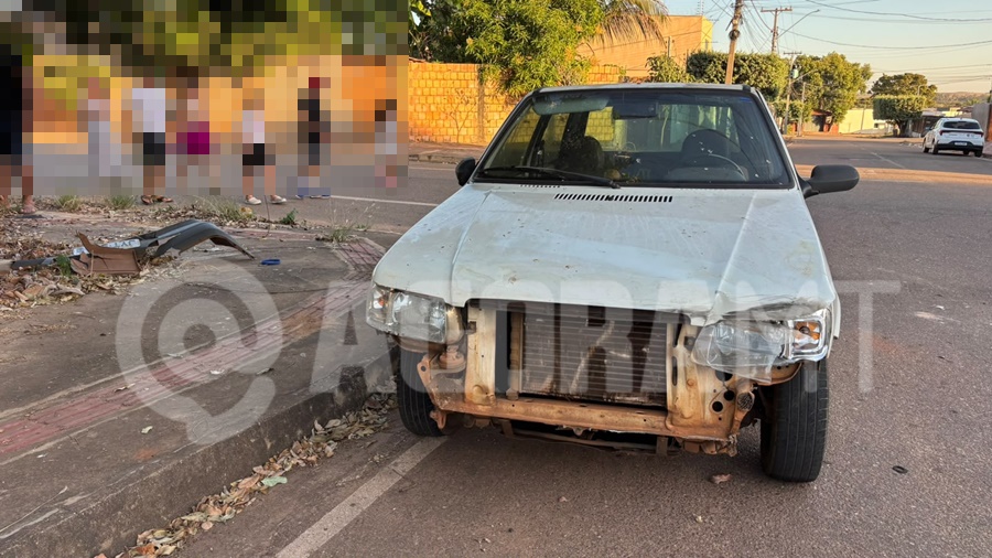 Imagem: Uno envolvido no acidente Motociclista fica ferido com fratura após colisão com Fiat Uno no bairro Sagrada Família em Rondonópolis