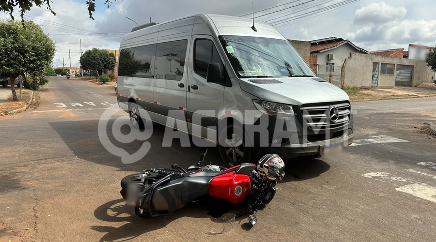 Imagem: WhatsApp Image 2026 07 13 at 11.15.23 Colisão entre van e motocicleta deixa um homem ferido no Jardim Tropical em Rondonópolis Imagem: WhatsApp Image 2026 07 13 at 11.15.23 Colisão entre van e motocicleta deixa um homem ferido no Jardim Tropical em Rondonópolis