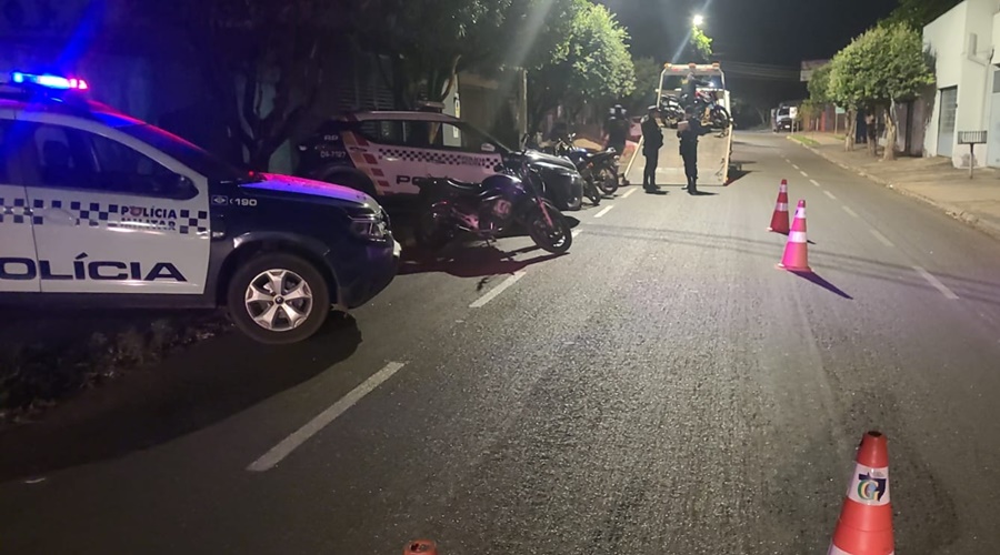 Imagem: aidkv Motociclista tenta fugir de barreira policial e é preso com porção de cocaína em Rondonópolis