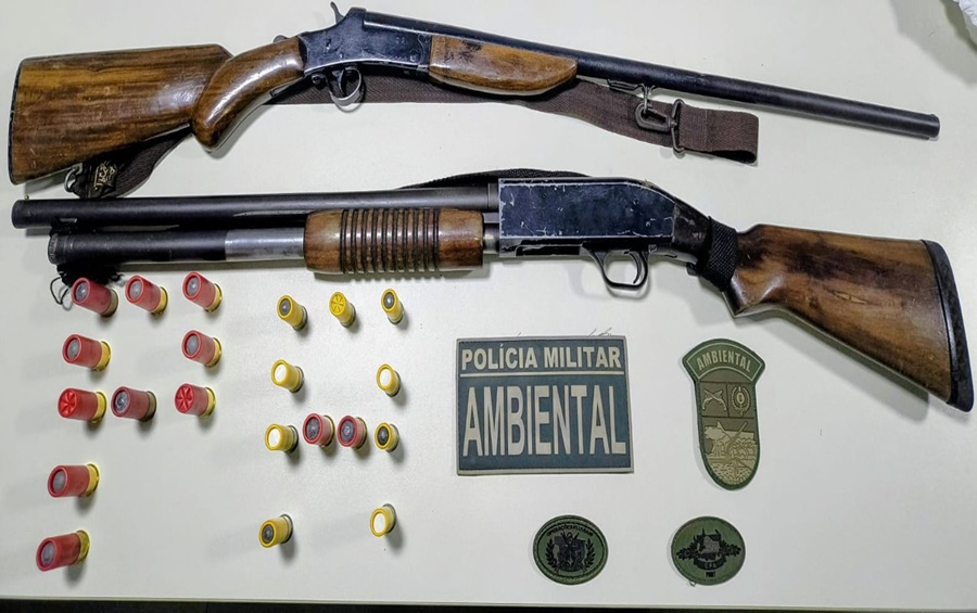 Imagem: armas apreendidas PMPA 01 PM Ambiental apreende quatro armas e mais de 80 munições em duas ocorrências durante operação em Alto Garças