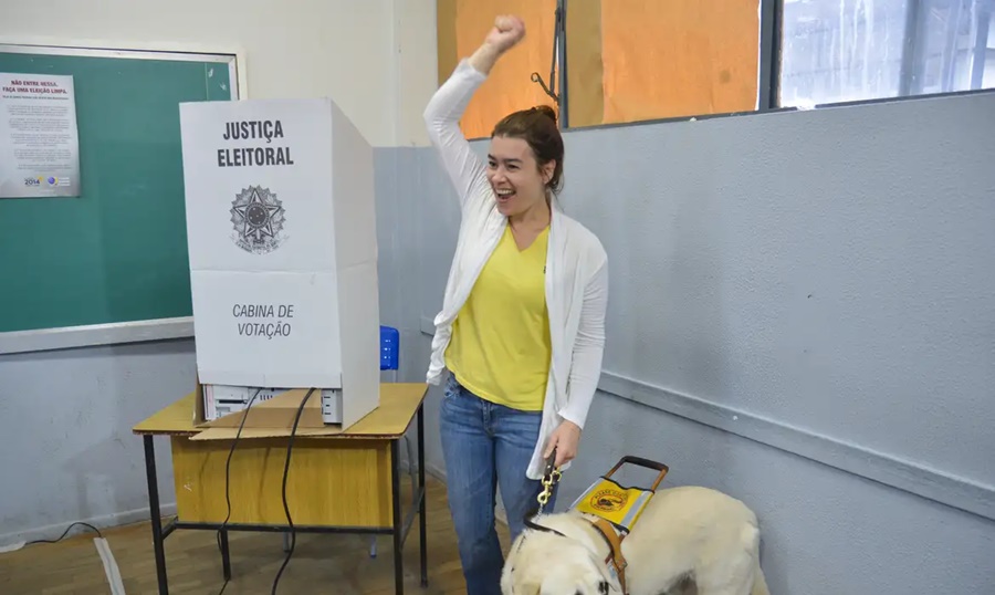 Imagem: eleitores com deficiencia aptos a votar Brasil tem quase 2 milhões de eleitores com deficiência, aponta TSE