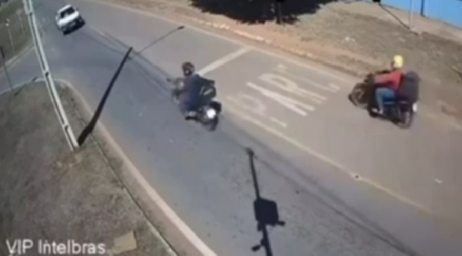 Imagem: image 10 Motociclista de aplicativo morre após colidir com picape na paralela da BR-364 no Parque Universitário
