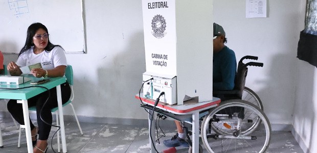 Imagem: image 1140 1046a5c9674ced49a63e58f390159a25 Eleitores com deficiência poderão solicitar transporte gratuito para votar nas eleições de 2026