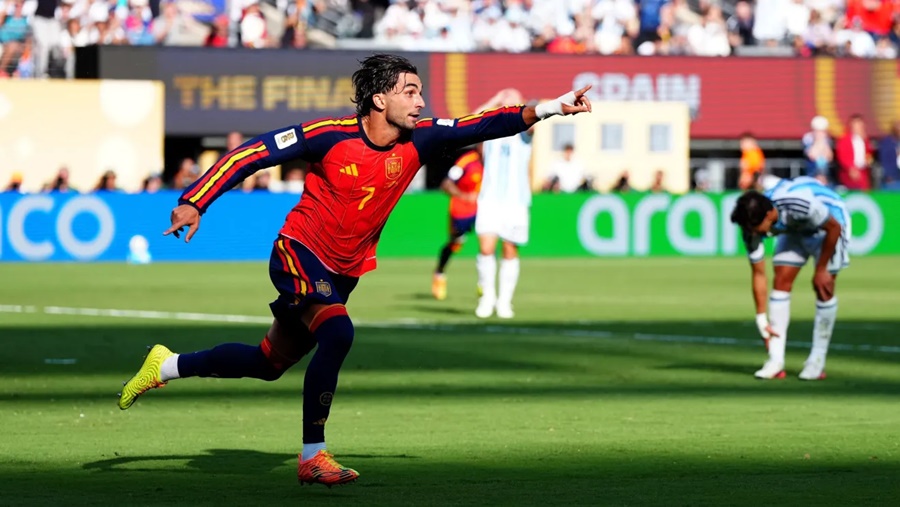Imagem: jogador da Espanha Com Raça do início ao fim, Espanha vence Argentina e é campeã mundial pela segunda vez