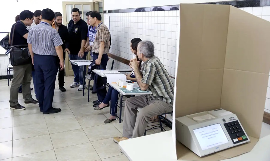 Imagem: mESARIOS ELEICAO Justiça Eleitoral começa a convocar mesários para eleições de outubro