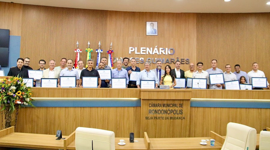 Imagem: plenario da camara municipal Paulo Schuh entrega 26 honrarias durante sessão solene na Câmara Municipal de Rondonópolis
