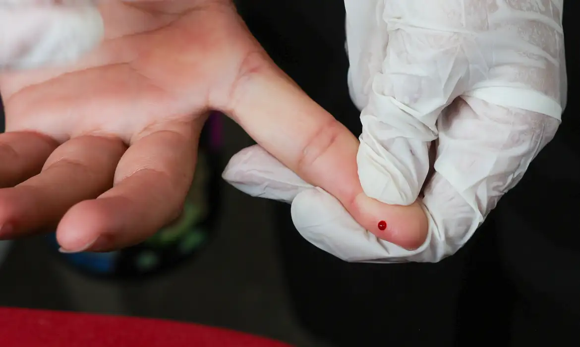 Imagem: pzzb7996 Brasil atinge meta de redução da transmissão vertical de hepatite B, segundo Ministério da Saúde