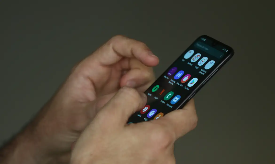Imagem: uso de smartphone e celular050720211243 Plataforma oferece escuta em saúde mental gratuitamente para jovens no SUS Digital Imagem: uso de smartphone e celular050720211243 Plataforma oferece escuta em saúde mental gratuitamente para jovens no SUS Digital