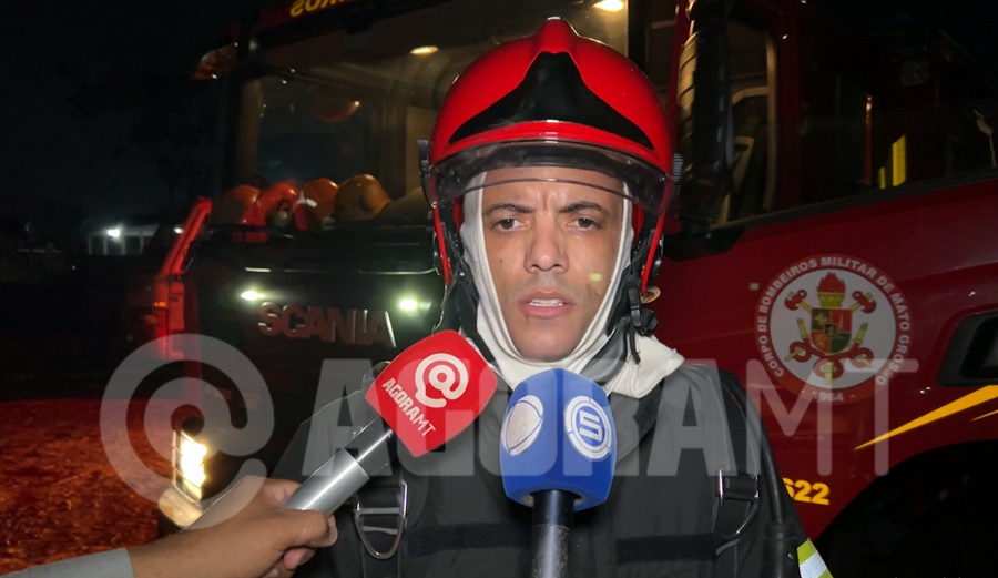 Imagem: 1o Sargento Odailson Bombeiro Militar Incêndio de grandes proporções atinge barracão de empresa de implementos agrícolas em Rondonópolis