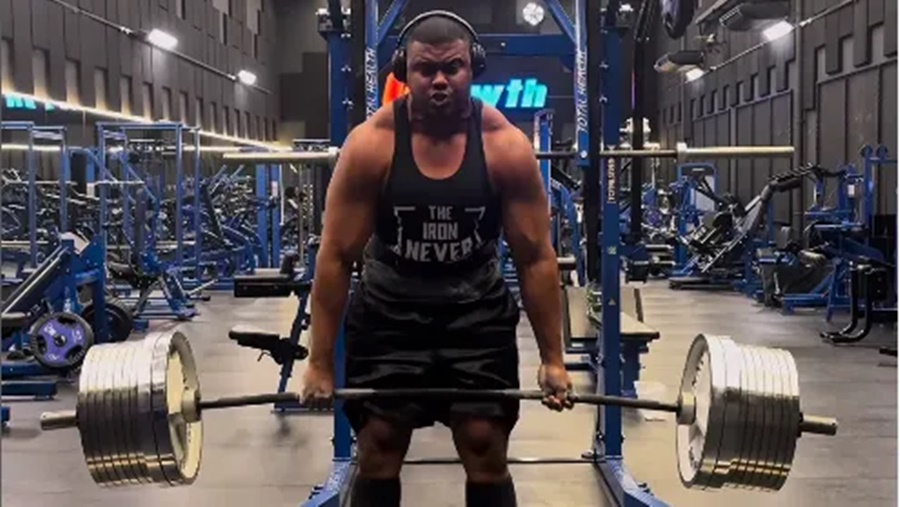 Imagem: Atleta Bitelo Bitelo supera marca histórica e levanta 420 kg em competição na Islândia Imagem: Atleta Bitelo Bitelo supera marca histórica e levanta 420 kg em competição na Islândia