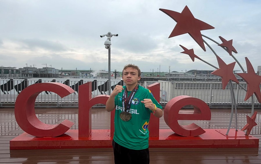 Imagem: Atleta cuiabano Atleta cuiabano conquista duas medalhas de ouro no Pan-Americano de Kickboxing no Chile Imagem: Atleta cuiabano Atleta cuiabano conquista duas medalhas de ouro no Pan-Americano de Kickboxing no Chile