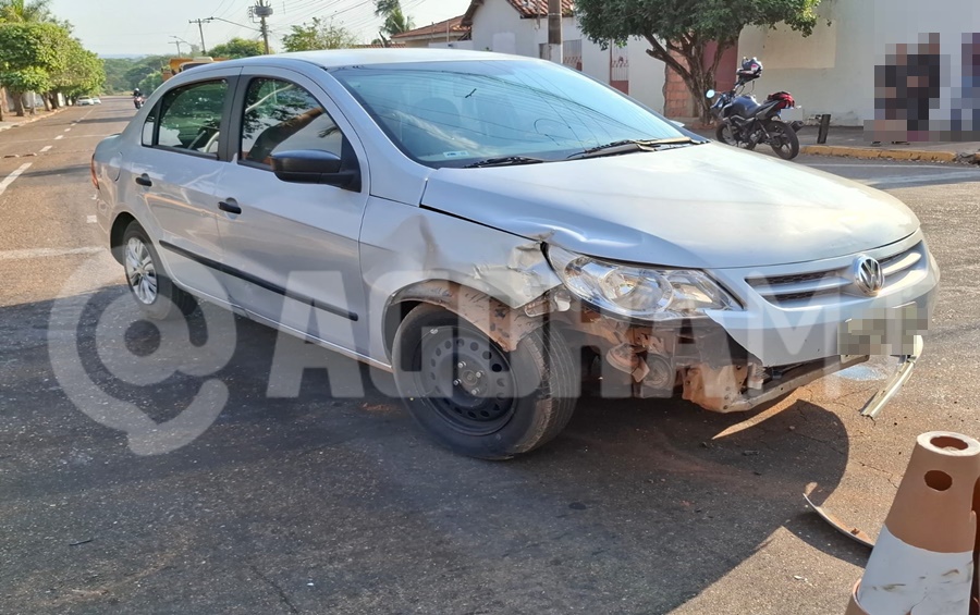 Imagem: Carro envolvido em acidente Motociclista é atingida por carro e fica ferida em cruzamento na região central de Rondonópolis; veja o vídeo Imagem: Carro envolvido em acidente Motociclista é atingida por carro e fica ferida em cruzamento na região central de Rondonópolis; veja o vídeo