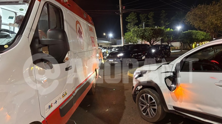 Imagem: Carro ficou danificado na lateral Motociclista fica ferido após colisão com picape em cruzamento de Rondonópolis Imagem: Carro ficou danificado na lateral Motociclista fica ferido após colisão com picape em cruzamento de Rondonópolis