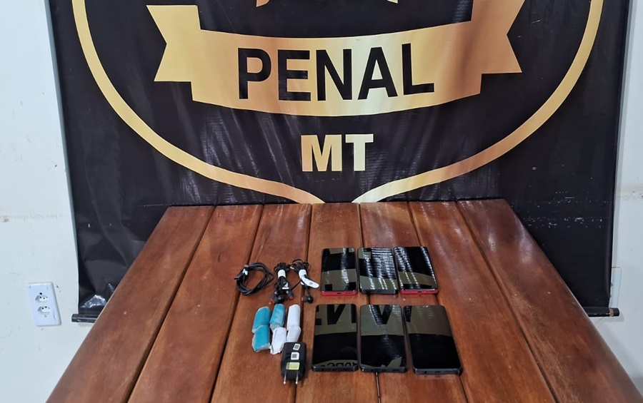 Imagem: Celulares apreendidos Policiais penais frustram tentativa de objetos ilícitos serem lançados na Mata Grande de Rondonópolis Imagem: Celulares apreendidos Policiais penais frustram tentativa de objetos ilícitos serem lançados na Mata Grande de Rondonópolis