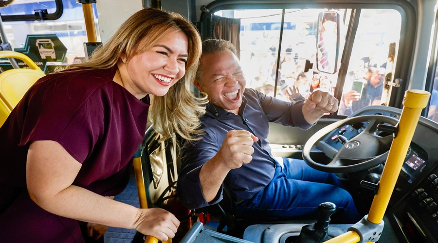 Imagem: Claudio e Alessandra Ferreira Prefeito Cláudio Ferreira garante transporte gratuito durante a 52ª Exposul Imagem: Claudio e Alessandra Ferreira Prefeito Cláudio Ferreira garante transporte gratuito durante a 52ª Exposul