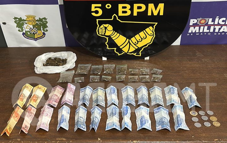 Imagem: Dinheiro e droga apreendida GAP intensifica rondas e apreende maconha durante abordagem no bairro Vila Canaã Imagem: Dinheiro e droga apreendida GAP intensifica rondas e apreende maconha durante abordagem no bairro Vila Canaã