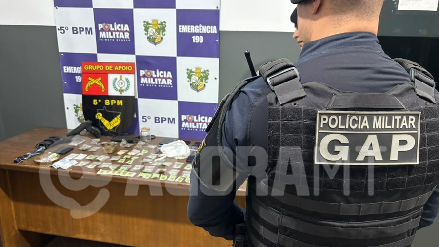 Imagem: Drogas apreendida pelo GAP GAP prende dois suspeitos por tráfico e apreende drogas, balança de precisão, simulacro e celulares Imagem: Drogas apreendida pelo GAP GAP prende dois suspeitos por tráfico e apreende drogas, balança de precisão, simulacro e celulares