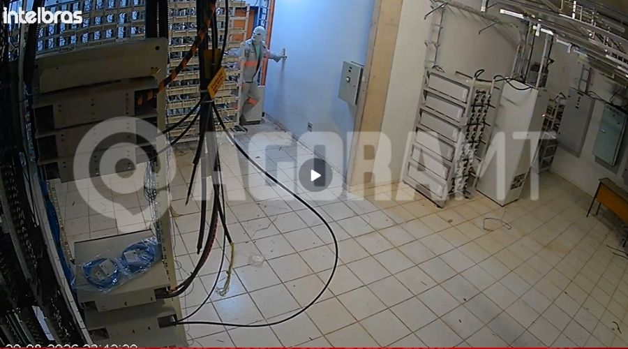Imagem: ENQUADRAMENTO SITE 11 1 Dupla invade empresa para furtar baterias e acaba presa em flagrante pela PM em Rondonópolis Imagem: ENQUADRAMENTO SITE 11 1 Dupla invade empresa para furtar baterias e acaba presa em flagrante pela PM em Rondonópolis