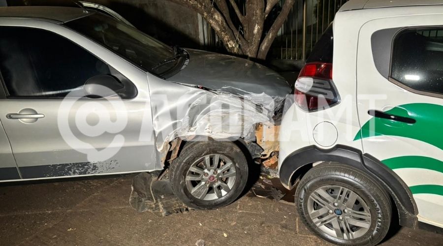 Imagem: ENQUADRAMENTO SITE 6 1 Motorista perde controle, bate em carro estacionado e deixa três veículos danificados em Rondonópolis Imagem: ENQUADRAMENTO SITE 6 1 Motorista perde controle, bate em carro estacionado e deixa três veículos danificados em Rondonópolis