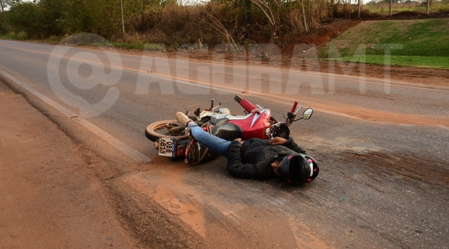 Imagem: IMG 4091 Motociclista não consegue frear a tempo e bate na traseira de carro na MT-270