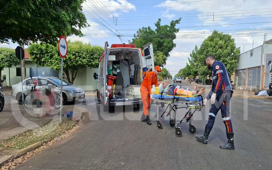 Imagem: Idoso recebendo atendimen to do Samu Idoso conduz bicicleta elétrica com duas crianças na contramão e é atingido por carro em Rondonópolis Imagem: Idoso recebendo atendimen to do Samu Idoso conduz bicicleta elétrica com duas crianças na contramão e é atingido por carro em Rondonópolis