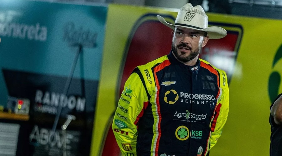 Imagem: Jorge Martelli Jorge Martelli emociona a torcida mato-grossense na corrida noturna da NASCAR Brasil Imagem: Jorge Martelli Jorge Martelli emociona a torcida mato-grossense na corrida noturna da NASCAR Brasil