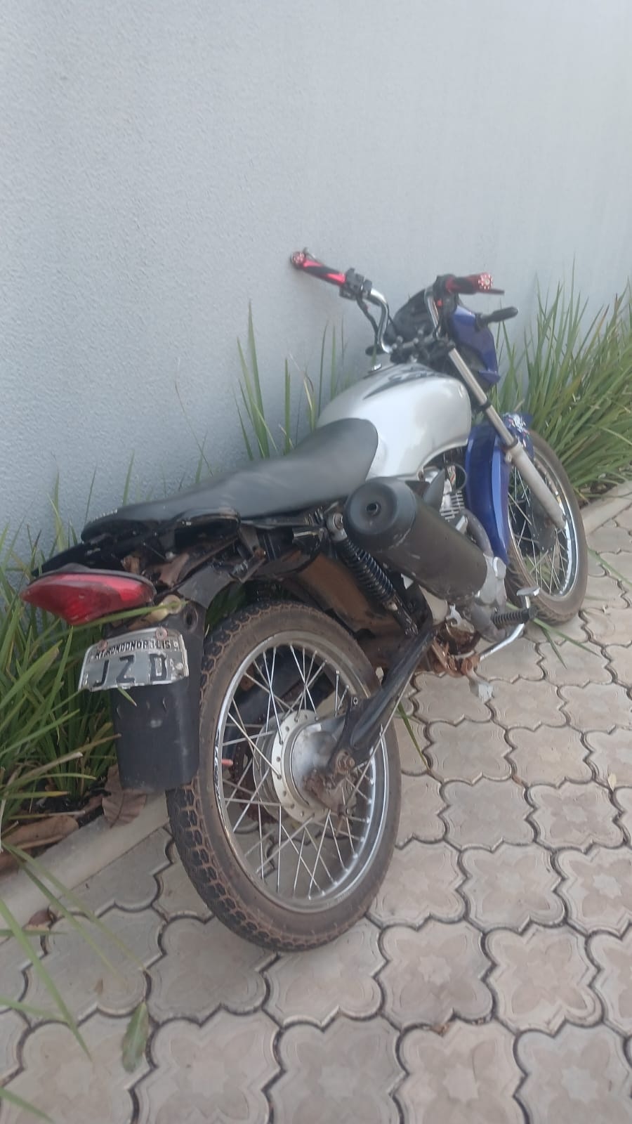 Imagem: Motocicleta envolvida em acidente 1 Criança de quatro anos morre após motocicleta bater em ônibus do transporte coletivo em Rondonópolis Imagem: Motocicleta envolvida em acidente 1 Criança de quatro anos morre após motocicleta bater em ônibus do transporte coletivo em Rondonópolis