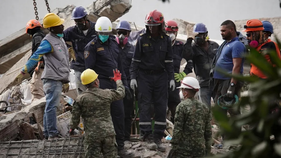 Imagem: RESGATE NA COLOMBIA Bebê de 3 meses é resgatado de escombros na Colômbia; Mãe segue soterrada Imagem: RESGATE NA COLOMBIA Bebê de 3 meses é resgatado de escombros na Colômbia; Mãe segue soterrada