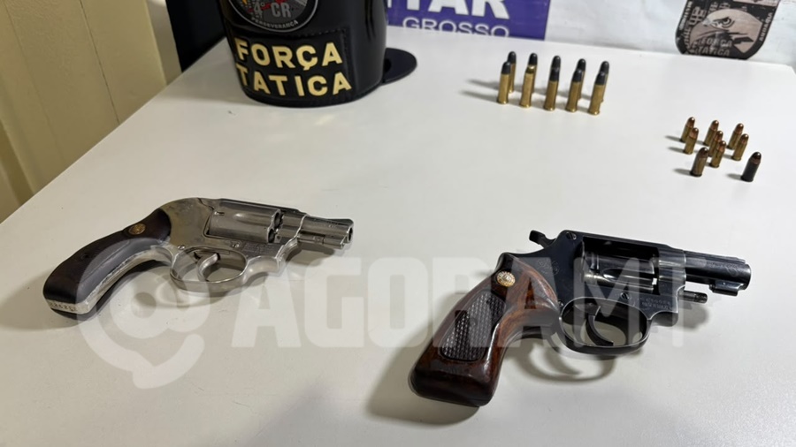 Imagem: Revolveres calibre 38 apreendidos Homem é detido com dois revólveres e mais de 100 munições em comércio na Vila Mineira