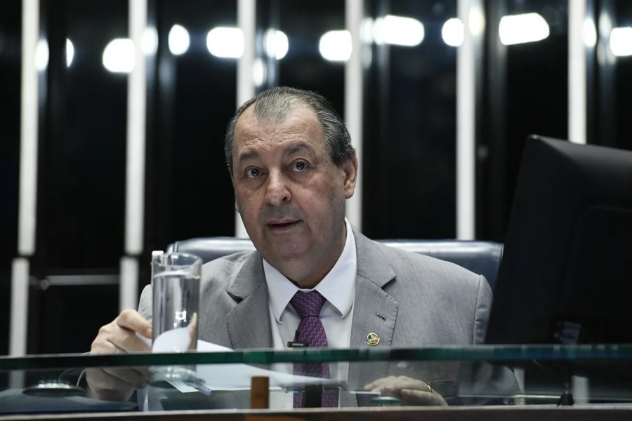 Imagem: Senador Omar Relator da 6x1 mantém texto aprovado pela Câmara e busca acelerar tramitação da proposta no Congresso Imagem: Senador Omar Relator da 6x1 mantém texto aprovado pela Câmara e busca acelerar tramitação da proposta no Congresso