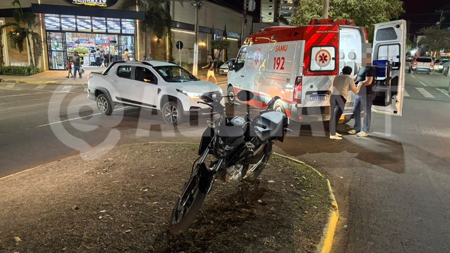 Imagem: Veiculos envolvidos no acidente Motociclista fica ferido após colisão com picape em cruzamento de Rondonópolis Imagem: Veiculos envolvidos no acidente Motociclista fica ferido após colisão com picape em cruzamento de Rondonópolis