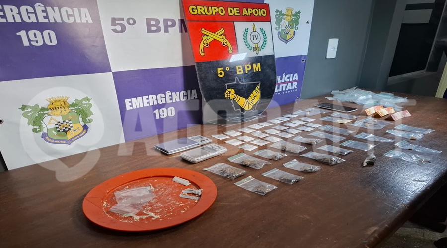 Imagem: WhatsApp Image 2026 08 27 at 17.51.17 Dupla com tornozeleira eletrônica é presa com maconha, cocaína e pasta base durante ação no Rui Barbosa Imagem: WhatsApp Image 2026 08 27 at 17.51.17 Dupla com tornozeleira eletrônica é presa com maconha, cocaína e pasta base durante ação no Rui Barbosa
