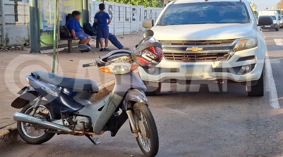 Imagem: WhatsApp Image 2026 08 31 at 16.53.07 Motociclista dá passagem a estudante na faixa de pedestre e acaba atingida por caminhonete Imagem: WhatsApp Image 2026 08 31 at 16.53.07 Motociclista dá passagem a estudante na faixa de pedestre e acaba atingida por caminhonete
