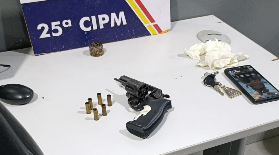 Imagem: arma do crime Cabo da PM é morto a tiros durante aula de jiu-jítsu em projeto social de Várzea Grande Imagem: arma do crime Cabo da PM é morto a tiros durante aula de jiu-jítsu em projeto social de Várzea Grande