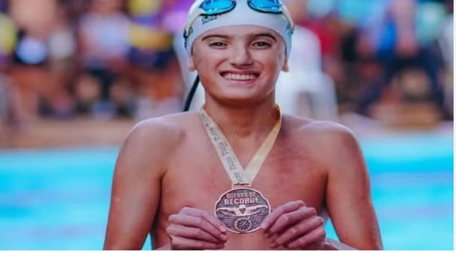 Imagem: atleta Nadador de 13 anos morre em Sorriso após sentir fortes dores nas costas; causa da morte é investigada Imagem: atleta Nadador de 13 anos morre em Sorriso após sentir fortes dores nas costas; causa da morte é investigada