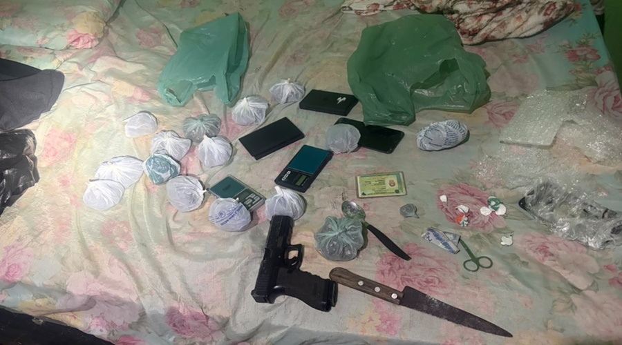Imagem: boca de fumo PM encontra drogas, balanças e arma falsa durante buscas por suposta “boca de fumo” em Rondonópolis Imagem: boca de fumo PM encontra drogas, balanças e arma falsa durante buscas por suposta “boca de fumo” em Rondonópolis